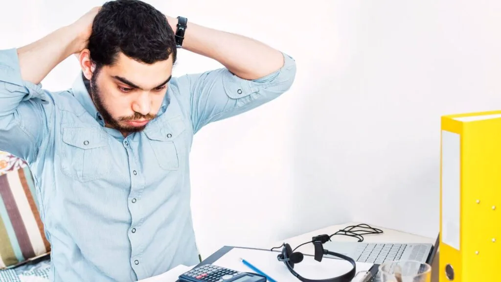 العمل الحر: الإيجابيات والسلبيات وأهم التخصصات للعمل عن بُعد - أنس يوسف سلبيات العمل الحر